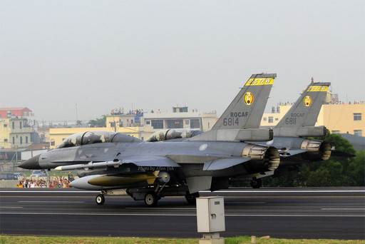 ���_����145��F-16 ������ͬ���r(ji��)38�|��Ԫ