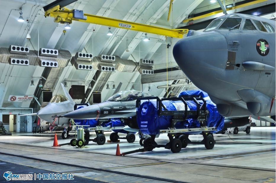 ���ݑ���B-52H