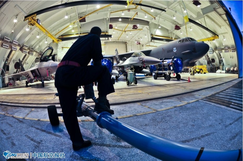 ���ݑ���B-52H